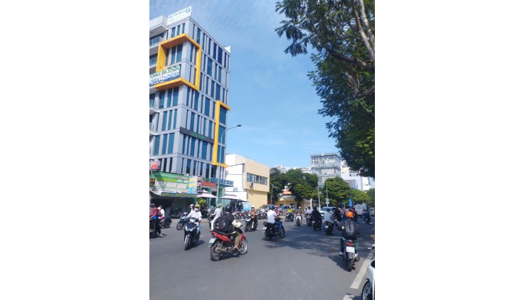 Hiếm CHDV sát Bầu Cát - Âu Cơ - 5 tầng - HXH Doanh Thu tốt